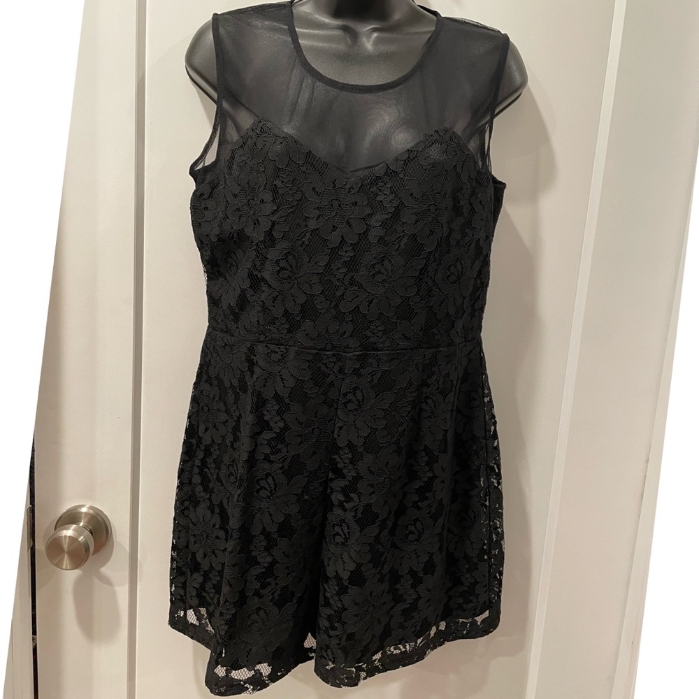 NWT Ark & Co Chantilly Lace Romper Black